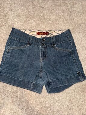 Casual Women's Denim Jean Shorts in Mid Blue